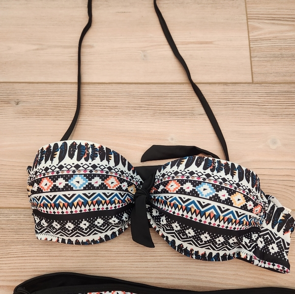 Bikini size large. - Picture 4 of 7